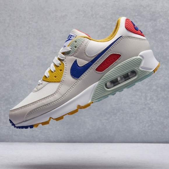 Nike Shoes - Nike Air Max 90